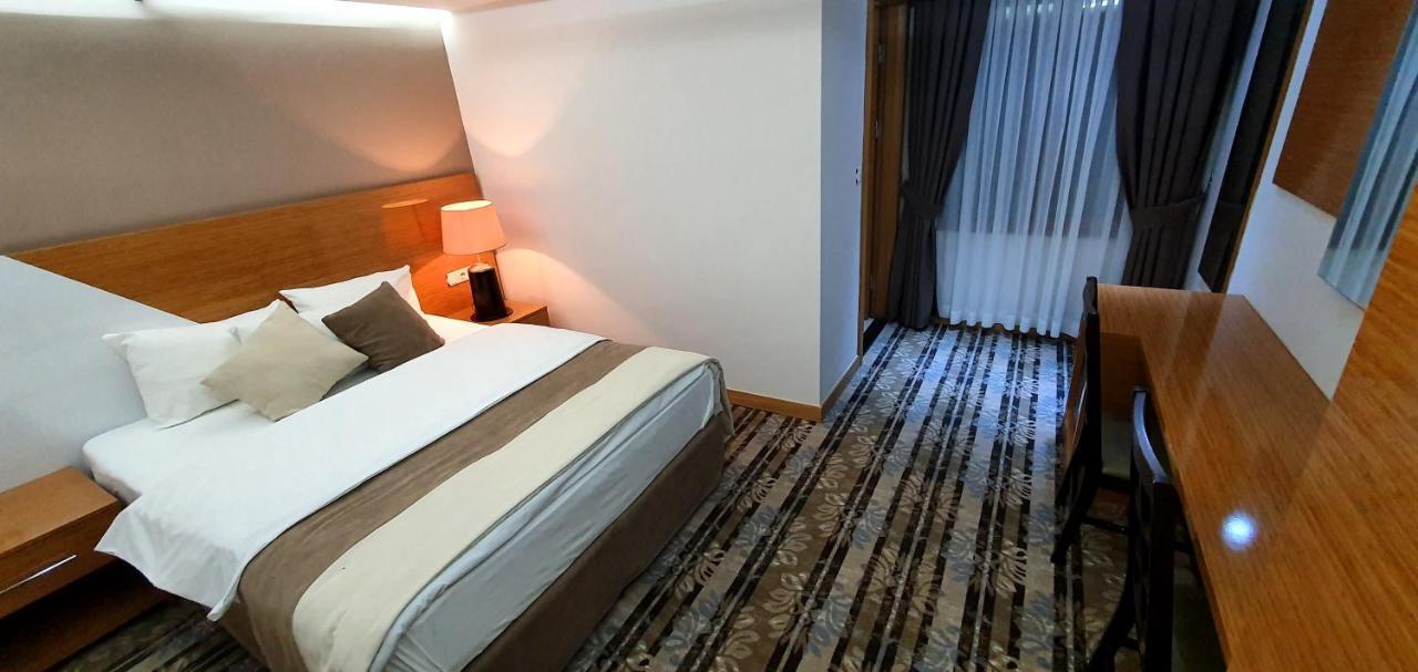 Bulvar Hotel Izmir Bagian luar foto
