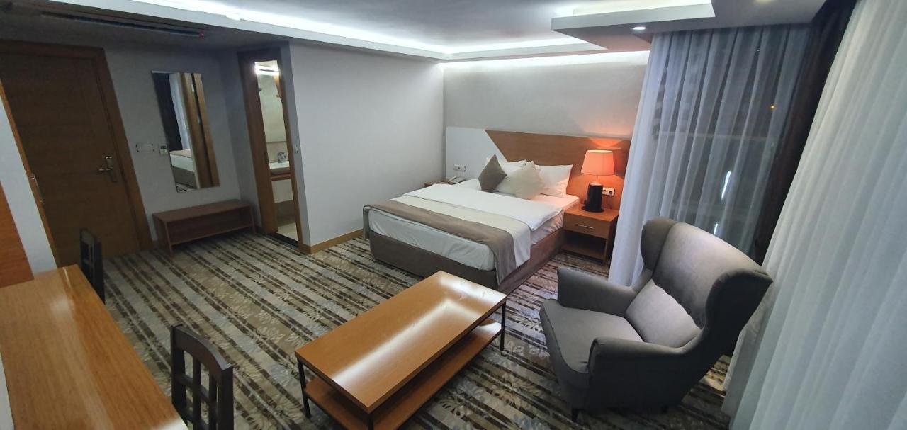 Bulvar Hotel Izmir Bagian luar foto