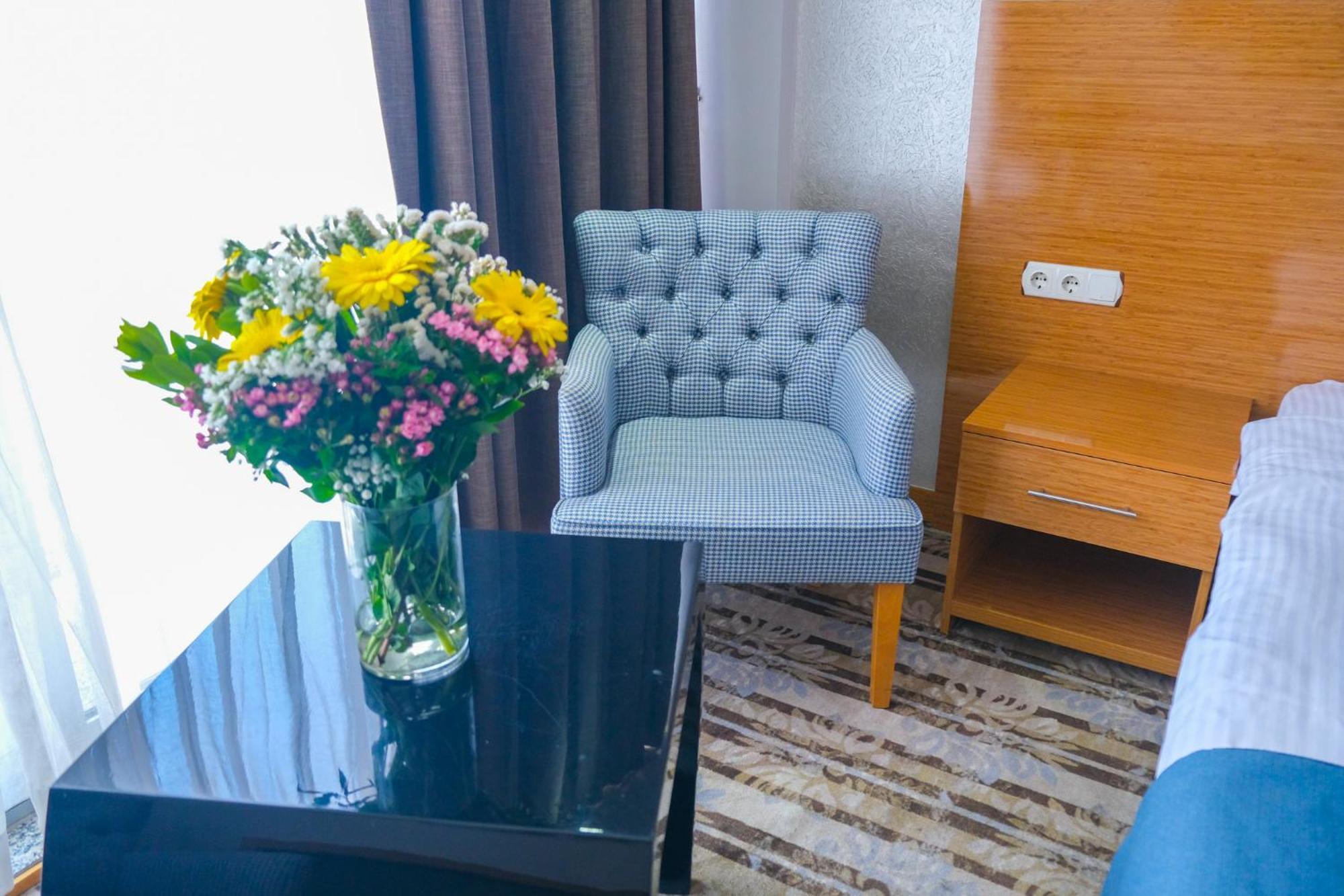 Bulvar Hotel Izmir Bagian luar foto