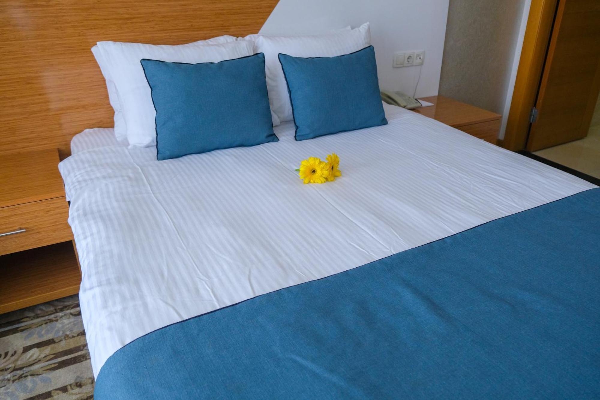 Bulvar Hotel Izmir Bagian luar foto