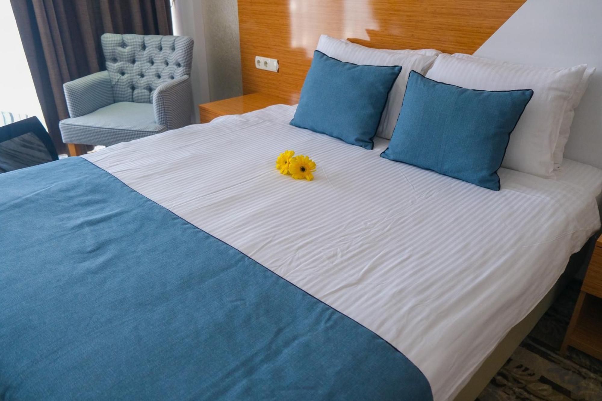 Bulvar Hotel Izmir Bagian luar foto