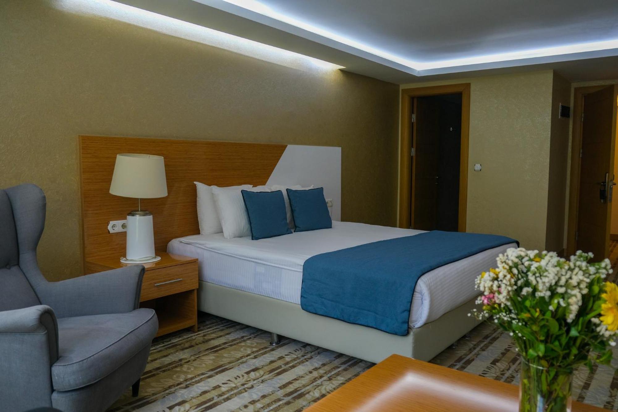 Bulvar Hotel Izmir Bagian luar foto