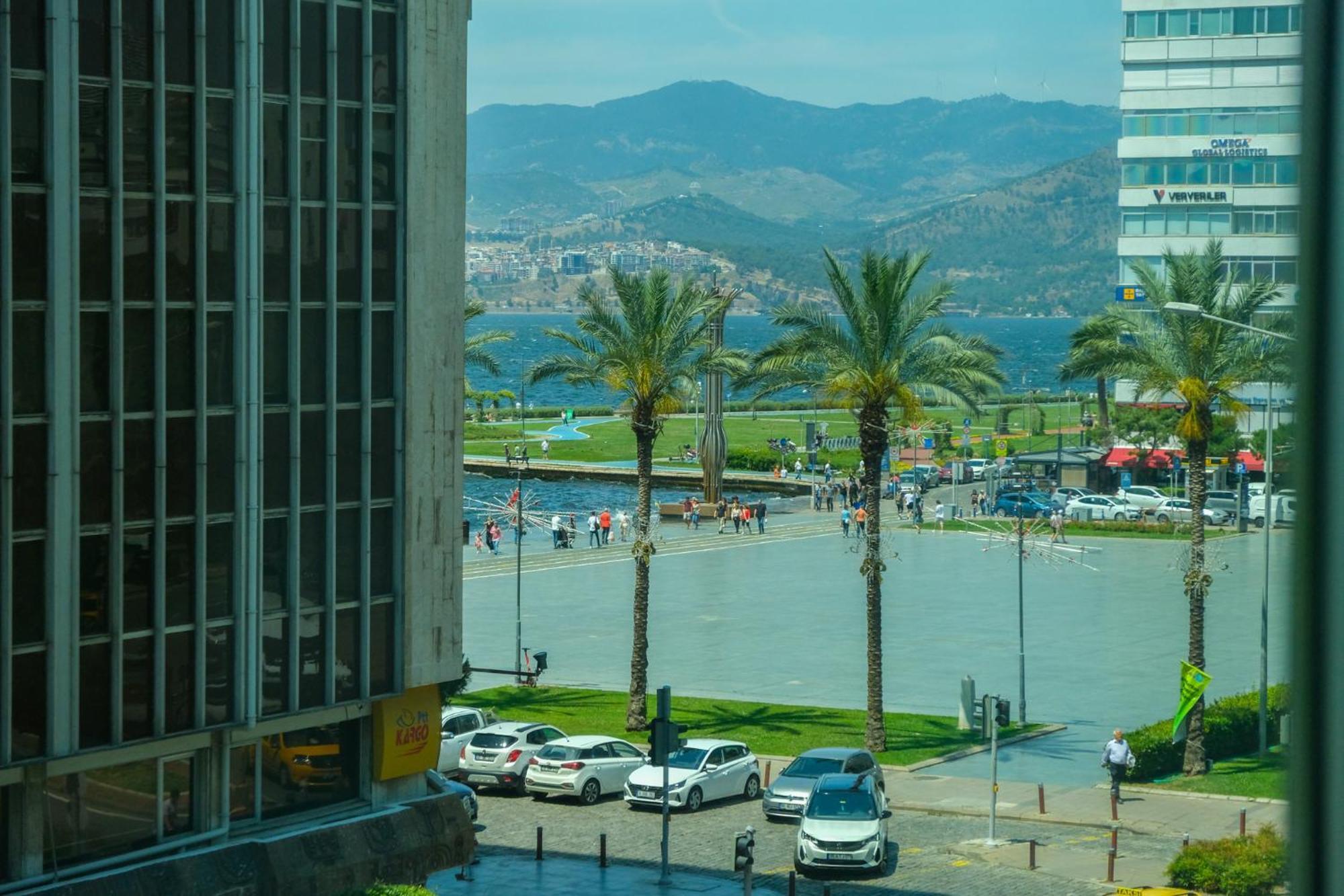 Bulvar Hotel Izmir Bagian luar foto
