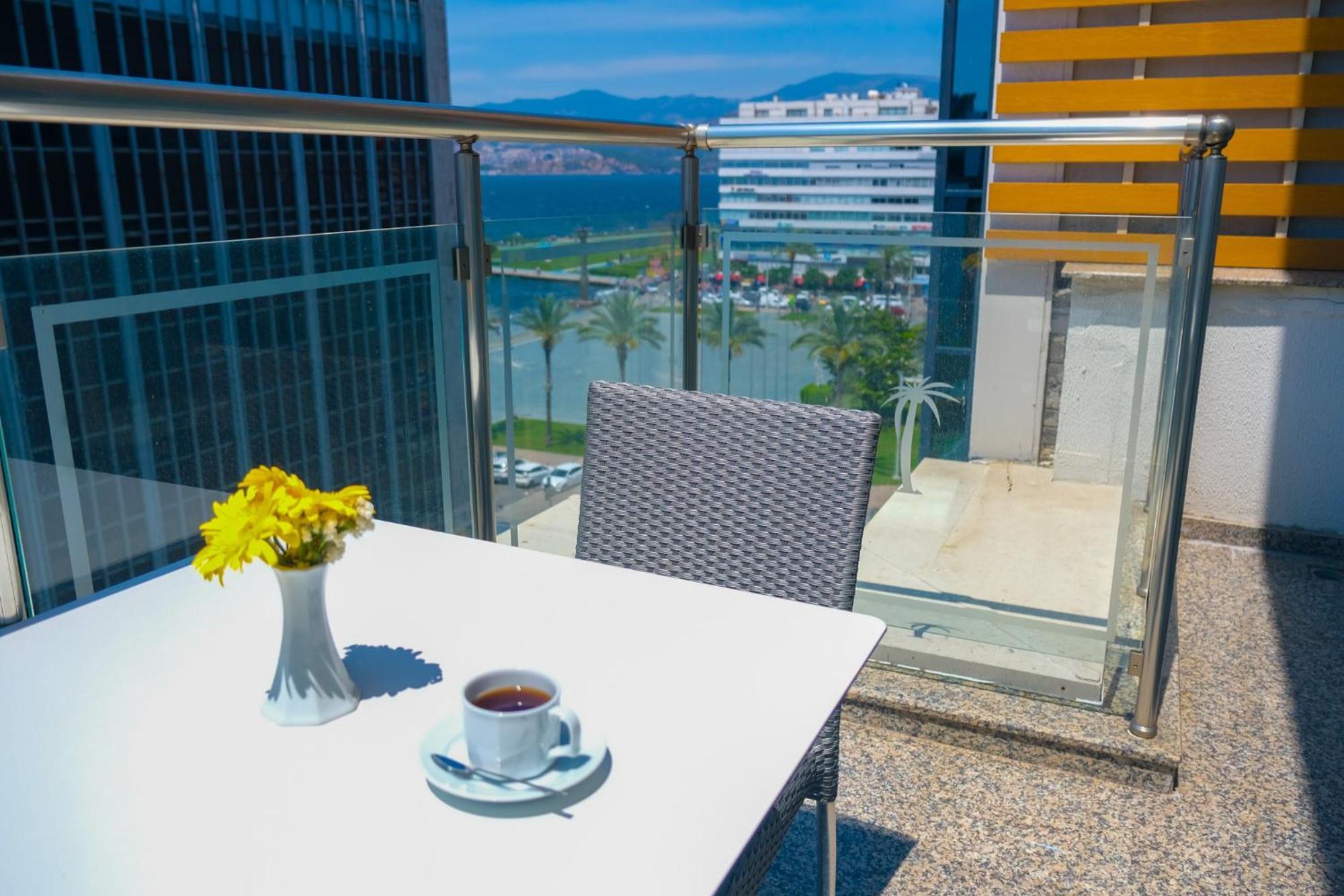 Bulvar Hotel Izmir Bagian luar foto