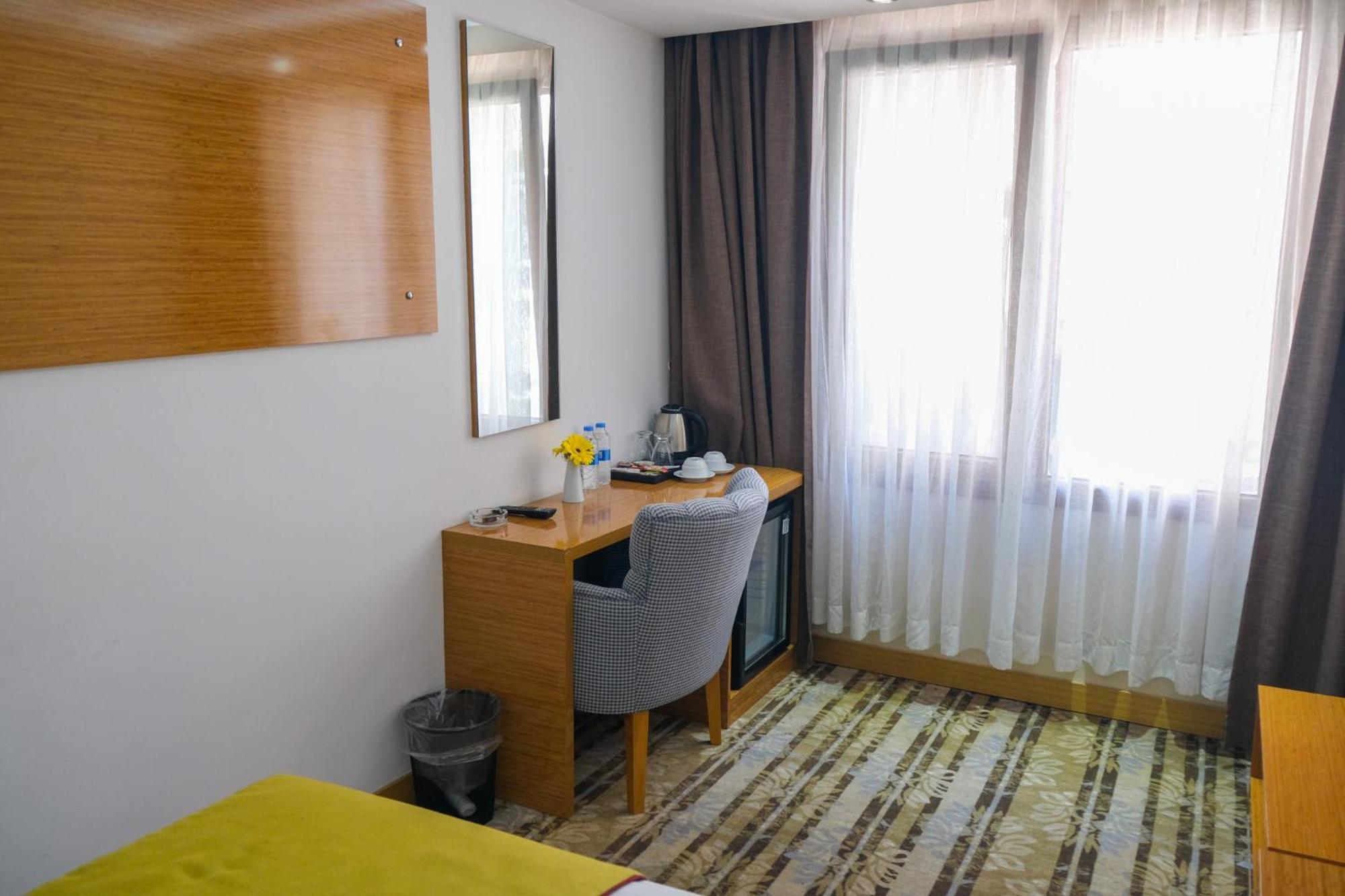 Bulvar Hotel Izmir Bagian luar foto